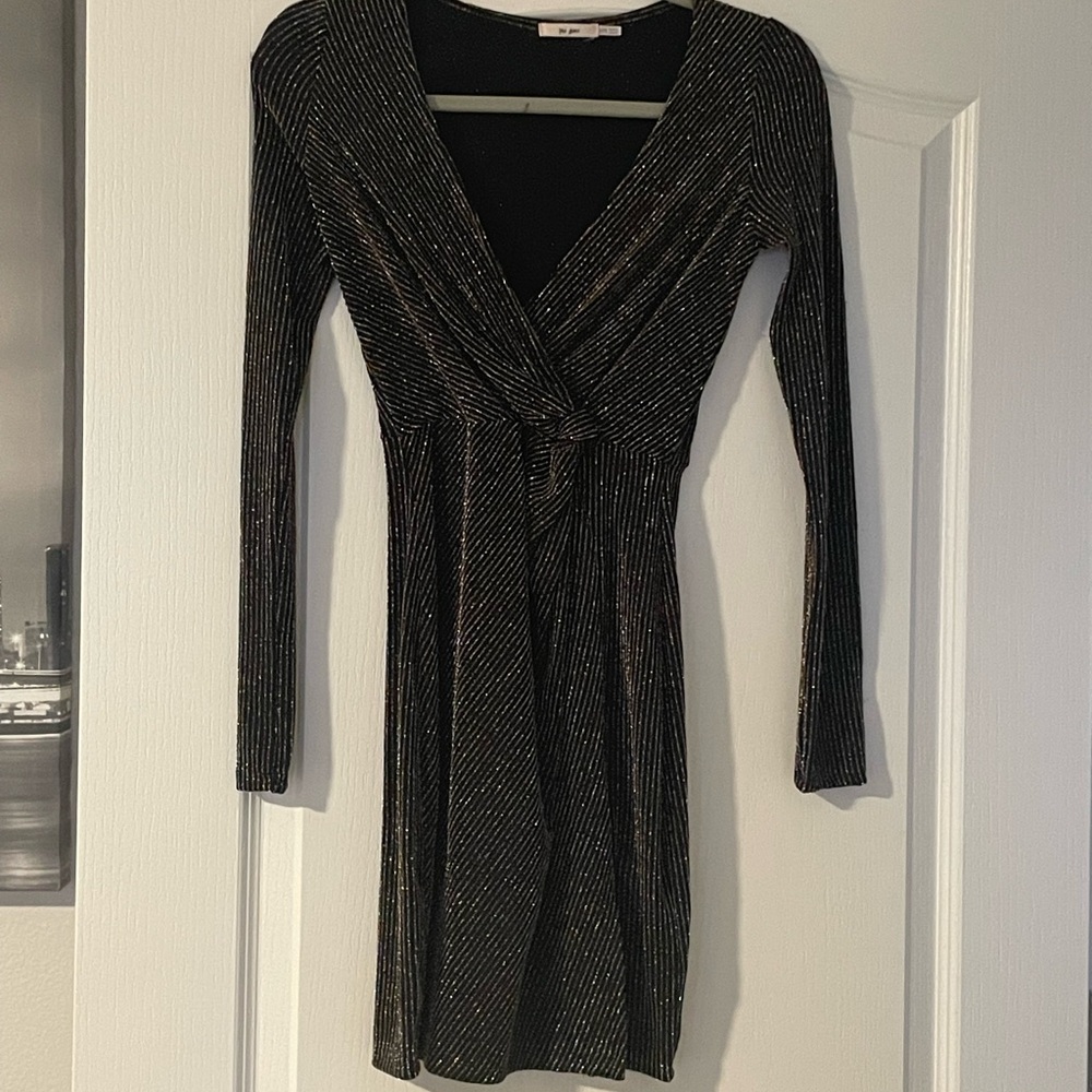 Mi Black Sheath Long Sleeve V-Neck Dress
